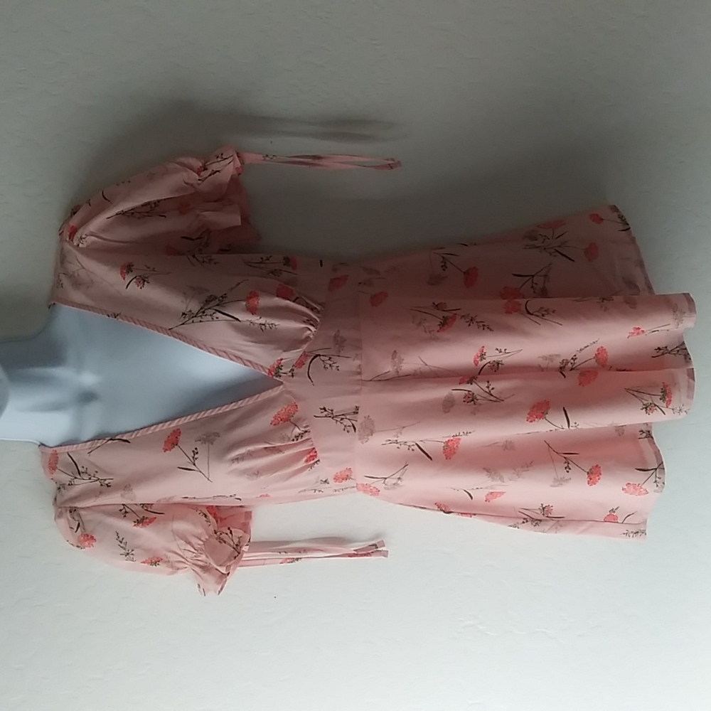 Nasty Gal Peach Floral Romper Size 2 Deep V-neck Puff Sleeve